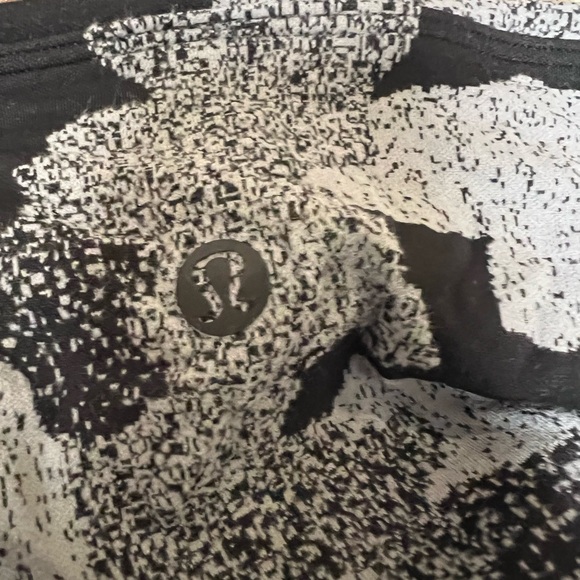 Lululemon Back in Action - Picture 5 of 6